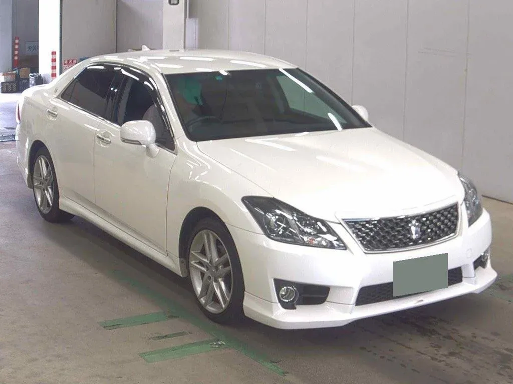 Car rental in Kenya- Toyota Crown for hire in kenya