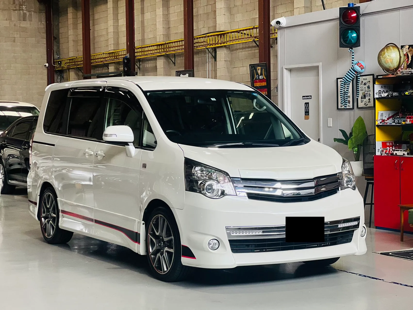 Toyota Noah for hire in Makuyu