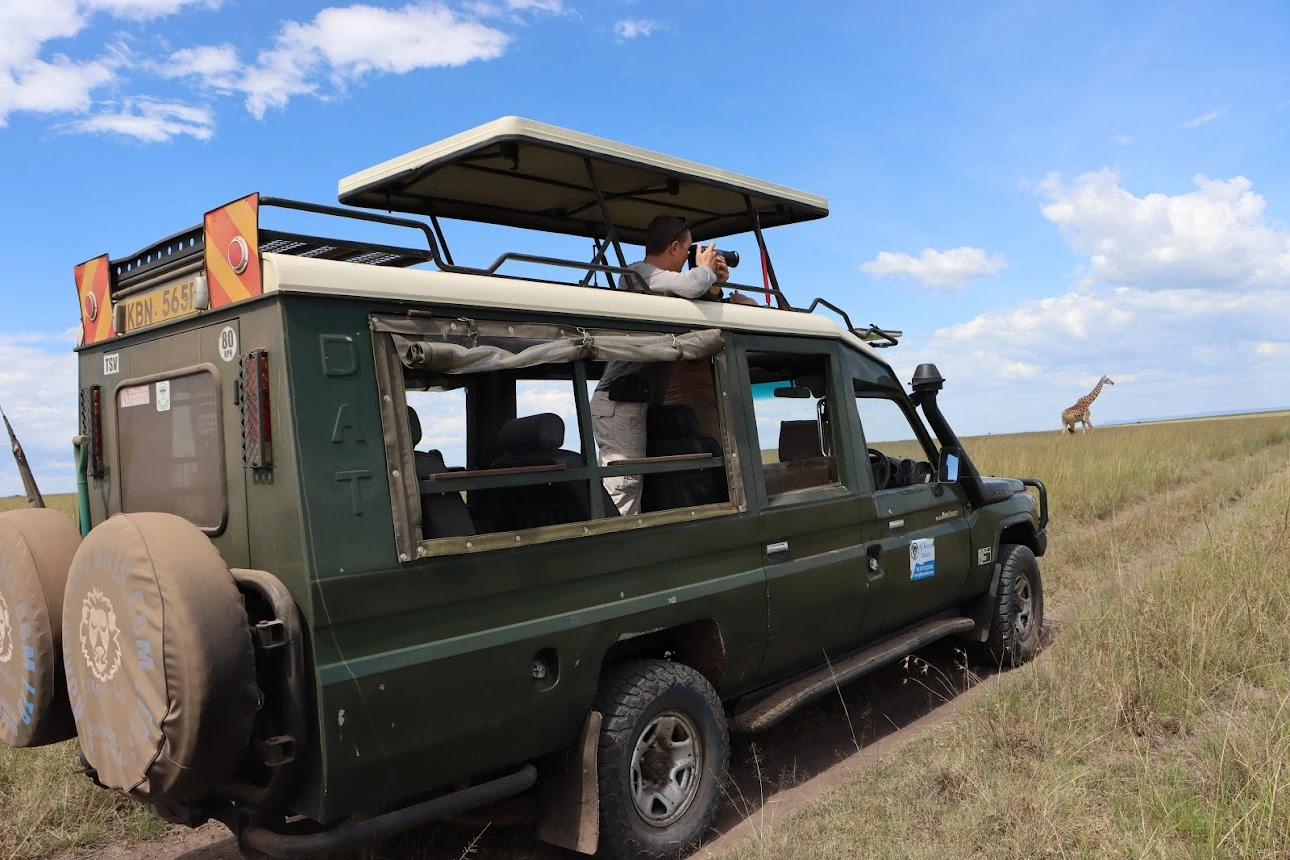 Kenyaluxurysafari.co.uk safari land cruiser during an African Luxury Safari in Masai mara kenya.