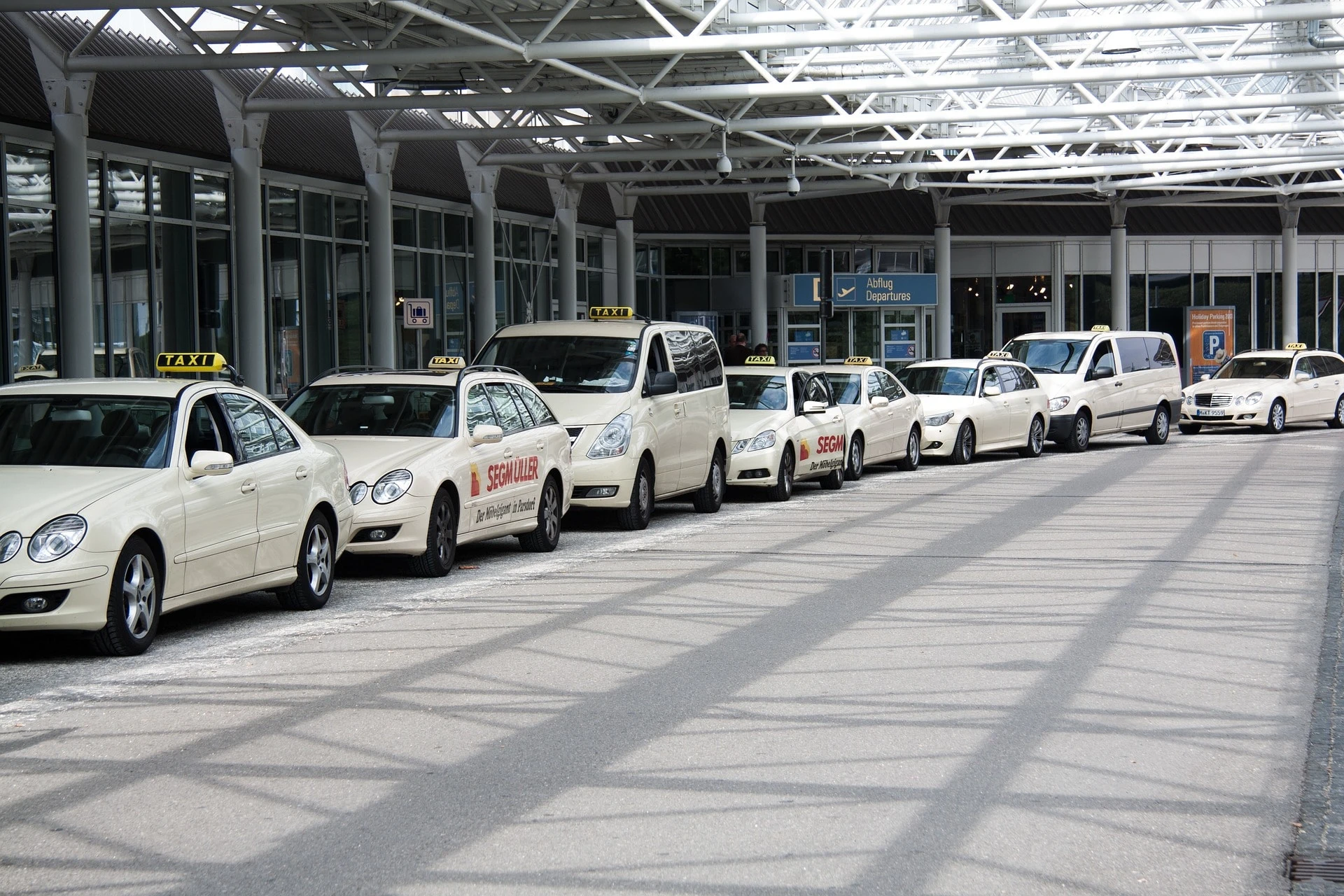 Airport Transfers in Nairobi Using Taxis or Rental Cars