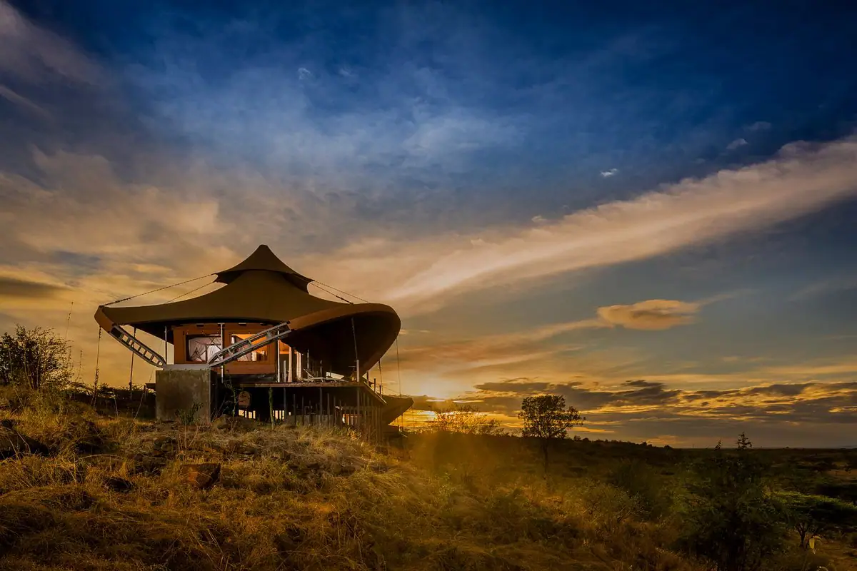 Kenya safari for families - Family on a safari in Masai Mara