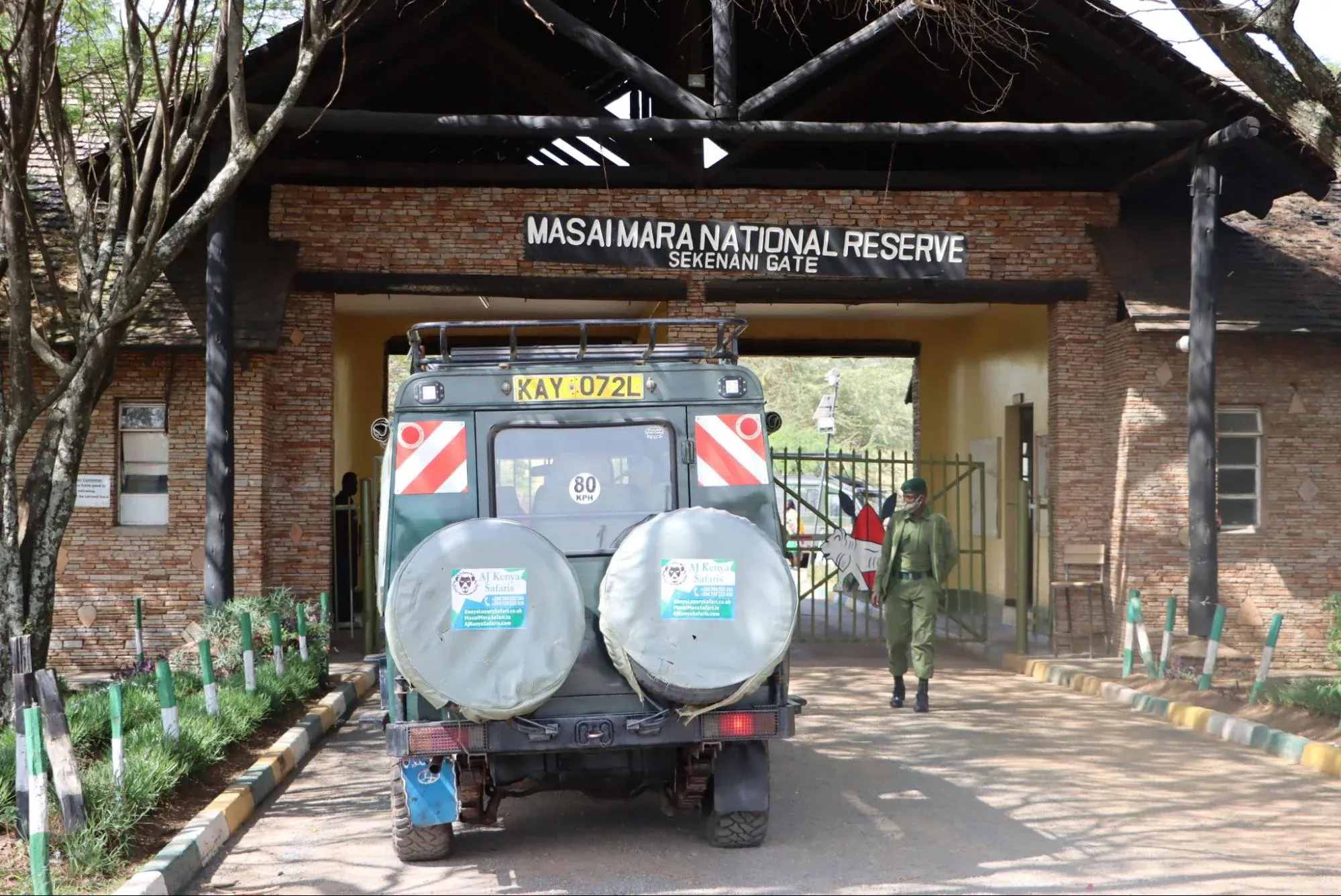 Does the cost of safari in Kenya include park entry fees - our luxury van at Masai Mara Sekenani Gate