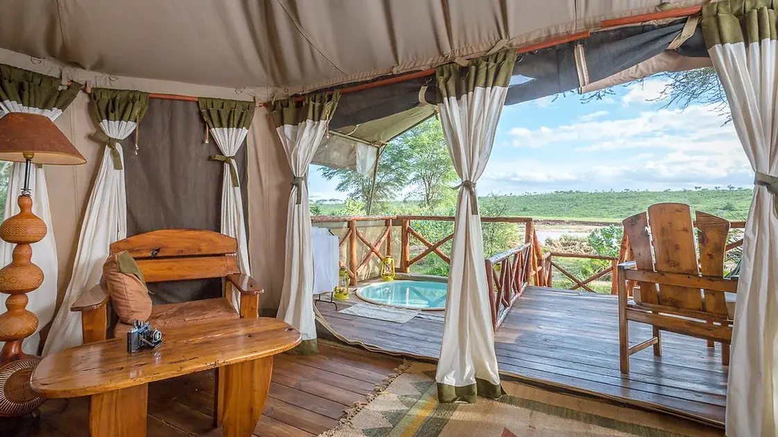 Discovering Kenya Lodge safari - a tented camp in Masai Mara